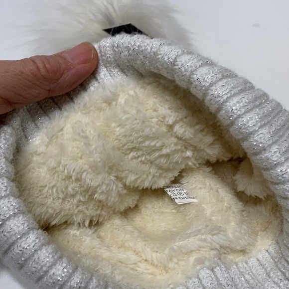 White silver metallic winter cap NEW - Picture 8 of 11